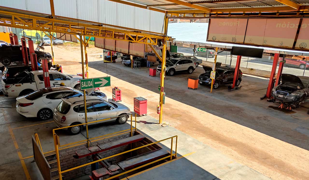 Amplio espacio en nuestro taller automotriz Cajamarca